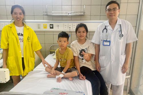Bé 11 tuổi cứu em trai đuối nước nhờ kiến thức học trên tivi