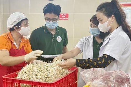 Long Biên: Chú trọng an toàn thực phẩm bữa ăn bán trú