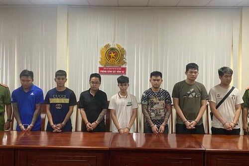 Vay tín dụng đen, bắt thế chấp bằng ảnh, video khỏa thân