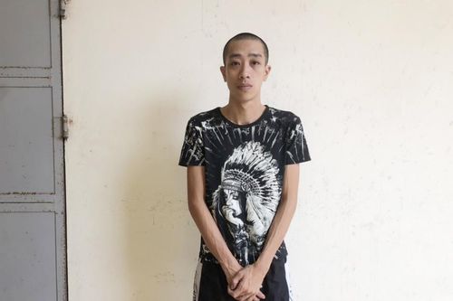 Khởi tố 'nghịch tử' dùng gậy kim loại tấn công ông nội