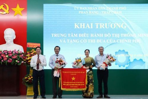 Ninh Thuận: Khai trương Trung tâm Điều hành đô thị thông minh Tp.Phan Rang- Tháp Chàm và nhận Cờ Thi đua của Chính phủ