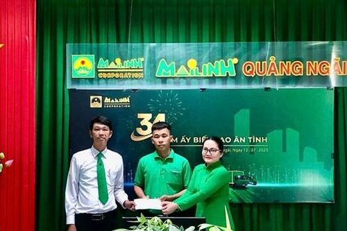 Tài xế taxi trả lại 413 triệu đồng do khách du lịch đã chuyển nhầm