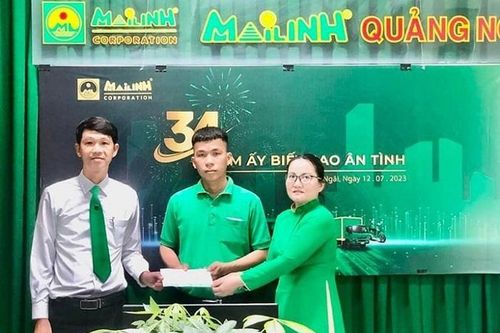 Trả lại hơn 400 triệu đồng cho hành khách chuyển nhầm tiền