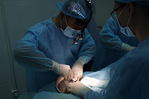 Thành phố Hồ Chí Minh: Tiêm filler trong khách sạn, cô gái bị áp xe to ở ngực