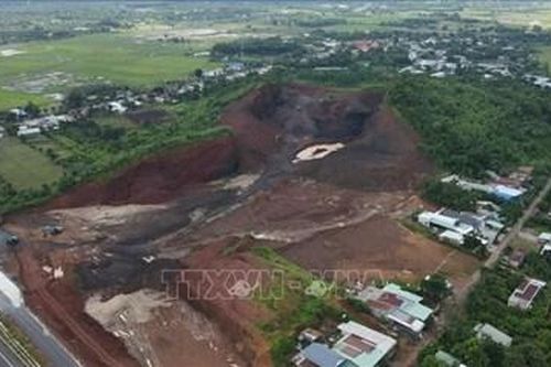 Kiểm tra nguyên nhân gây ngập lụt tại đường cao tốc Phan Thiết - Dầu Giây