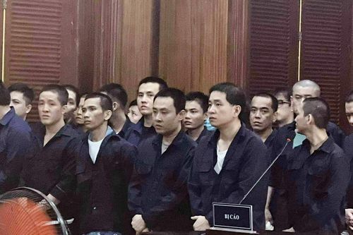 Xét xử 22 bị cáo trong đường dây mua bán, tàng trữ ma túy xuyên quốc gia