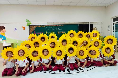 Ấn tượng màn chào năm học mới của học sinh phố núi