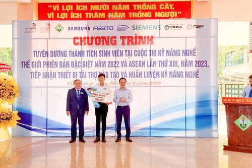 Tuyên dương sinh viên đạt thành tích tại kỳ thi kỹ năng nghề Asean và Thế giới