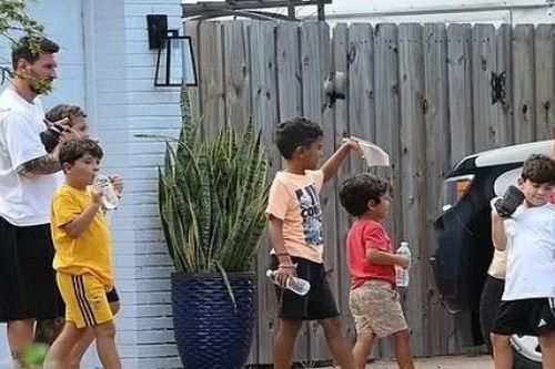 Hình ảnh gia đình Messi đến thăm nhà bạn ở bang Florida, Mỹ