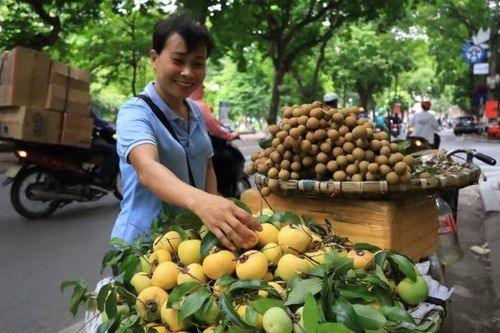 'Thị cô Tấm' xuống phố, giá cao vẫn hút khách mua