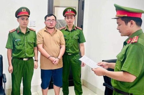 Bắt tạm giam đối tượng 'nổ' có quan hệ, lừa xin học để chiếm đoạt tài sản