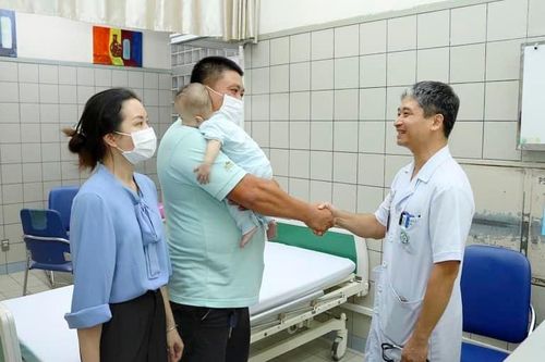 Kỳ diệu hành trình cứu bé sinh non nhỏ nhất tại Việt Nam
