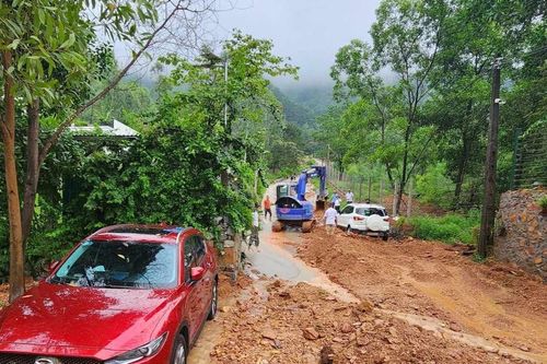 Sau vụ 'đất sạt vùi bánh ô tô', Sóc Sơn 'siết' xử lý vi phạm trật tự xây dựng phạm vi rừng phòng hộ
