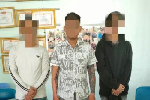 Tạm giữ nhóm thanh niên mang nhiều súng đạn, công cụ hỗ trợ đi bát phố