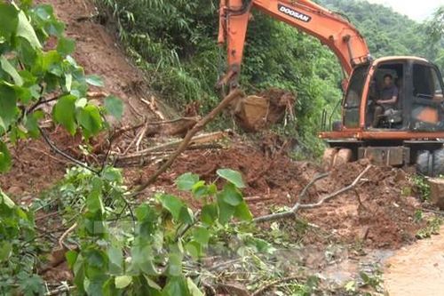 Cao Bằng: Sạt lở làm đổ trường học, 1 người bị thương
