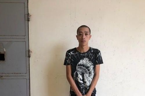Cháu trai ngỗ ngược vác gậy đuổi đánh ông bà nội