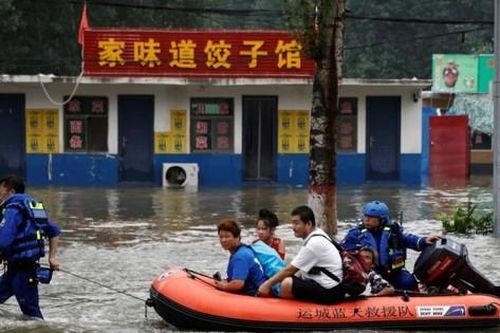 Tứ Xuyên: Nước sông bất ngờ dâng cao cuốn trôi du khách, 7 người thiệt mạng