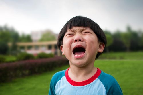 Cha mẹ 9X Trung Quốc dạy con kiểu ngược đời