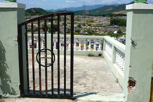 Đà Nẵng: Nhóm thiếu niên trộm hàng loạt cổng sắt ở nghĩa trang