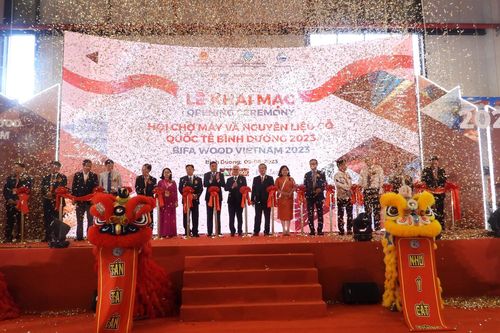 Bình Dương: Khai mạc Hội chợ máy và nguyên liệu gỗ quốc tế