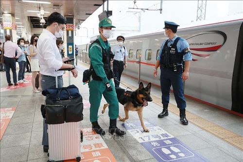 Truy nã đối tượng tấn công bằng dao tại cửa hàng tiện lợi ở Tokyo