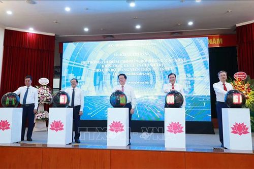 Khai trương Hệ thống thí điểm phổ biến kiến thức lý luận chính trị trên Internet
