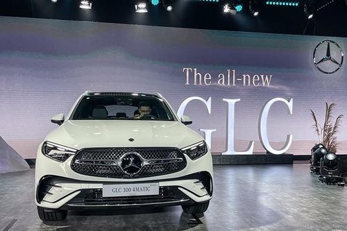Mercedes-Benz giảm giá loạt xe chính hãng lên đến 500 triệu đồng