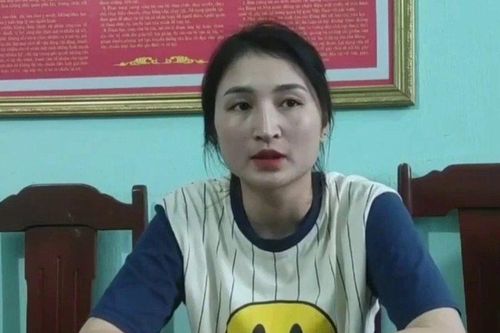 Đi đám cưới, cô gái xinh đẹp trộm luôn 8 chỉ vàng của cô dâu