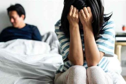 Chồng lười biếng không chịu đi làm, vợ ức chế nhưng chẳng thể làm gì