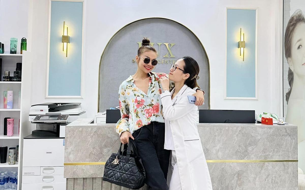 Trước cơn sốt the New Mentor, Thanh Hằng bất ngờ check in tại Lux Beauty Center