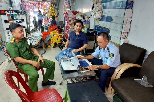Phát hiện hàng loạt cơ sở sản xuất, kinh doanh phụ tùng kiện ô tô, xe máy giả mạo nhãn hiệu