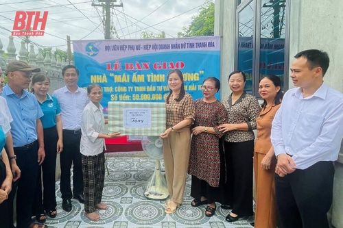 Bàn giao nhà mái ấm tình thương cho hội viên phụ nữ đặc biệt khó khăn ở thôn Bái Xuân, xã Vĩnh Phúc (Vĩnh Lộc)