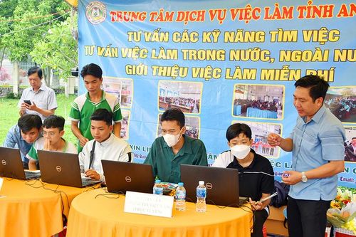 Tạo việc làm cho người lao động biên giới Tịnh Biên