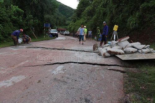 Tạm thời cấm lưu thông qua cầu Nậm Nhé II, quốc lộ 4H