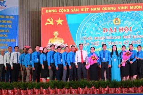 Đồng chí Trương Thị Bé Sáu tái đắc cử chức Chủ tịch Liên đoàn Lao động TP Hồng Ngự