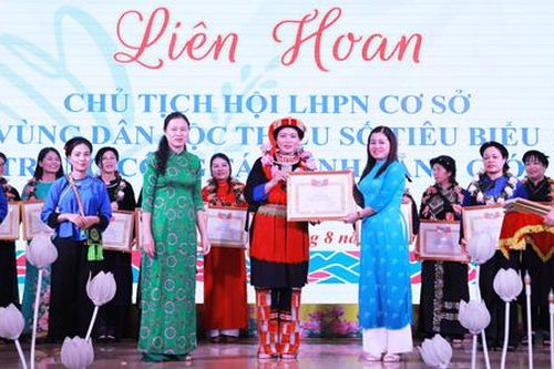 Liên hoan chủ tịch Hội LHPN cơ sở vùng dân tộc thiểu số tiêu biểu trong công tác bình đẳng giới