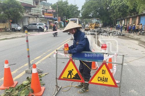 Phú Lương: Xuất hiện hố sụt bất thường trên Quốc lộ 3