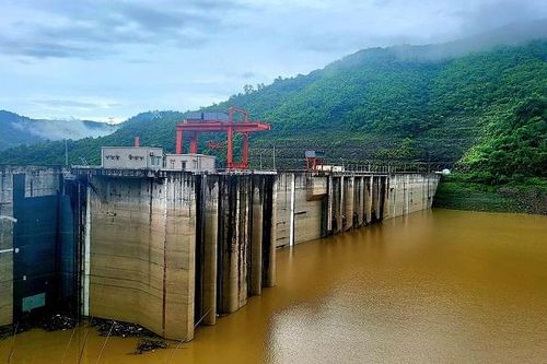 Hồ thủy điện Bản Vẽ tiếp tục tích nước, cắt giảm lũ cho hạ du