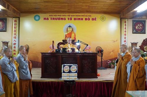 Đoàn Phân ban Ni giới T.Ư (phía Bắc) thăm, cúng dường các trường hạ tại Hà Nội