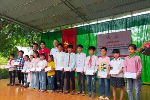 Thanh Hóa: Công ty Mitsubishi Motors trao 150 suất học bổng tại huyện Quan Sơn