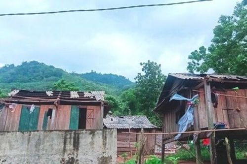 Quảng Bình: Giông lốc khiến hơn 50 nhà dân bị hư hỏng
