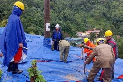 EVNNPC khẩn trương khắc phục sự cố lưới điện sau mưa lũ