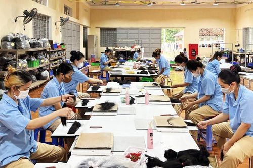 Mong ngày về bên gia đình thân yêu...