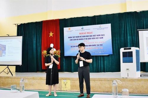 Tập huấn phương pháp giảng dạy học sinh khuyết tật cho giáo viên