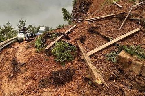 Sạt lở cắt đứt tuyến giao thông trên đèo Mã Pí Lèng, Hà Giang