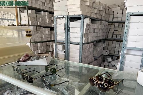 Kính RayBan, Porsche, Gucci bày bán nhan nhản tại... Thái Bình