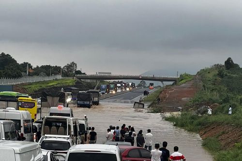 Nguyên nhân ban đầu khiến cao tốc Dầu Giây- Phan Thiết ngập như sông: Do sông Phan bị thu hẹp?