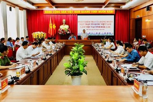 Đoàn công tác của UBTƯ MTTQ Việt Nam làm việc với Thường trực Tỉnh ủy Đắk Lắk về công tác tôn giáo