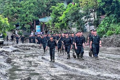 Hàng trăm CSCĐ giúp người dân khắc phục hậu quả vỡ hồ chứa nước thải Nhà máy tuyển quặng đồng