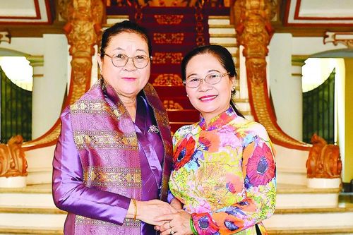 Tổng Lãnh sự Lào chào từ biệt lãnh đạo TPHCM